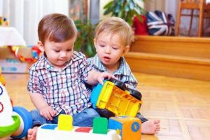 6 Tips Memilih Mainan yang Aman bagi Anak