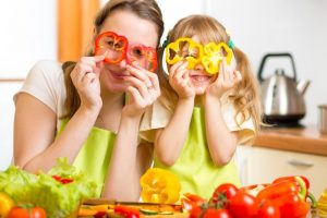 7 Cara Mengajarkan Anak Menyukai Sayuran Sejak Kecil