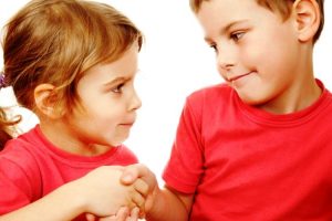 Anak Melakukan Kesalahan, Inilah 3 Tips Ajarkan Adab Minta Maaf