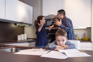 Hindari Bertengkar Di Depan Anak, 7 Bahaya Ini Harus Diwaspadai