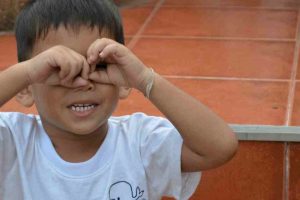 Cara Mengatasi Kecemasan pada Anak agar Ia lebih Tenang dan Berani