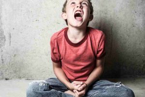 5 Tips Cara Menghadapi Anak Autis yang Tantrum untuk Para Orang Tua Hebat